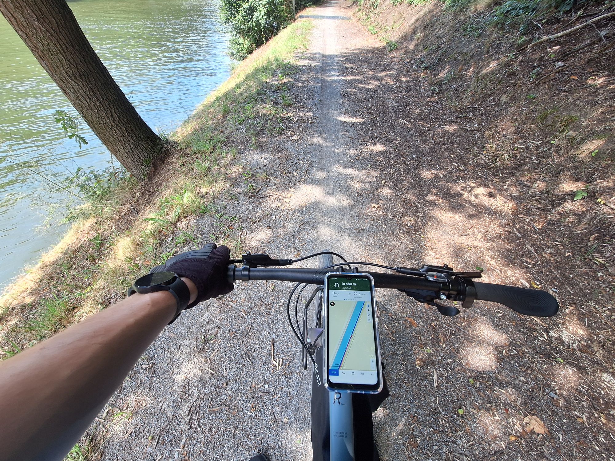 How it looks like riding the bike with the phone mounted to it. Komoot is open and showing the route. How it looks like riding the bike with the phone mounted to it. Komoot is open and showing the route.