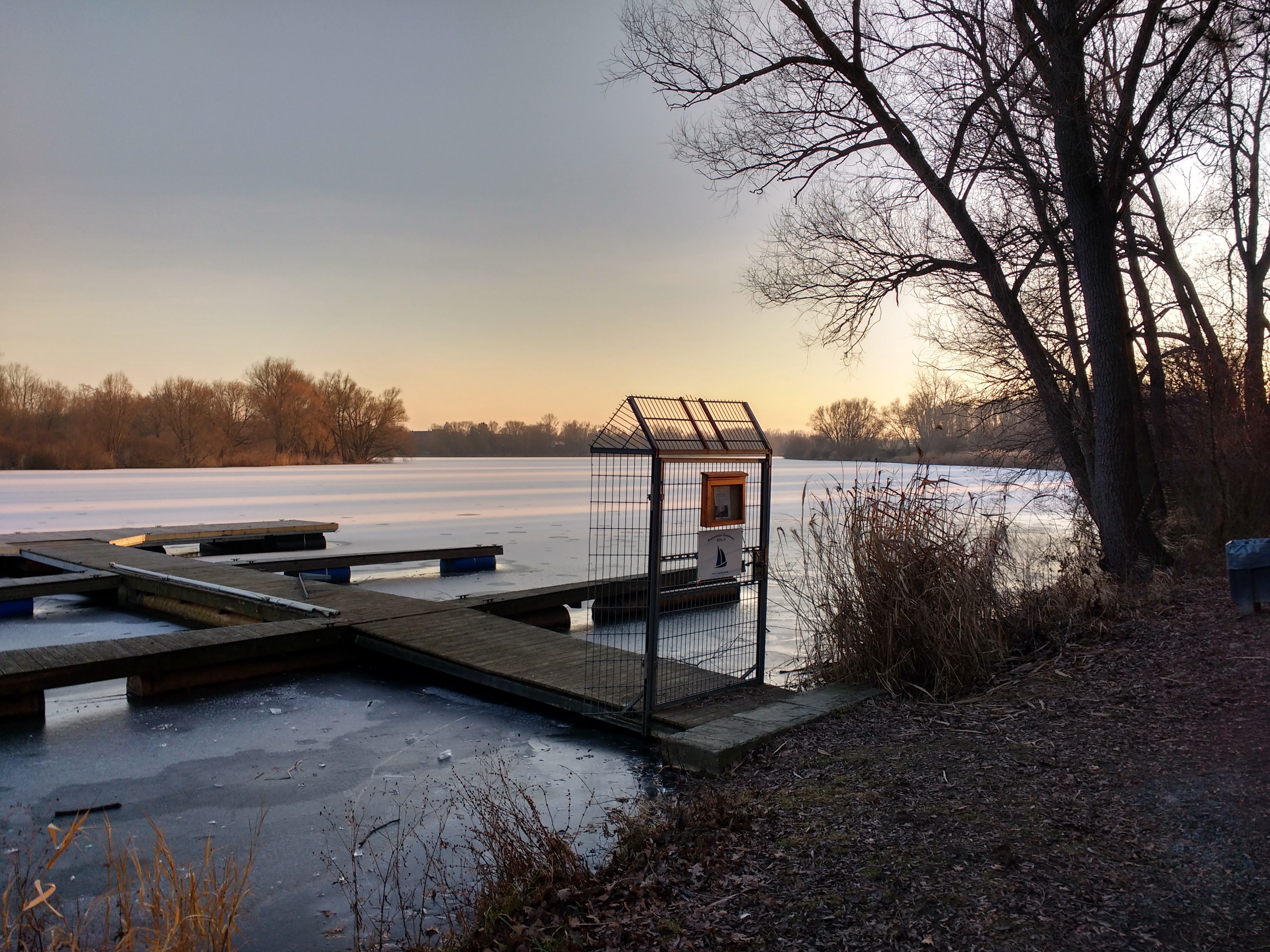 Zugefrorener See