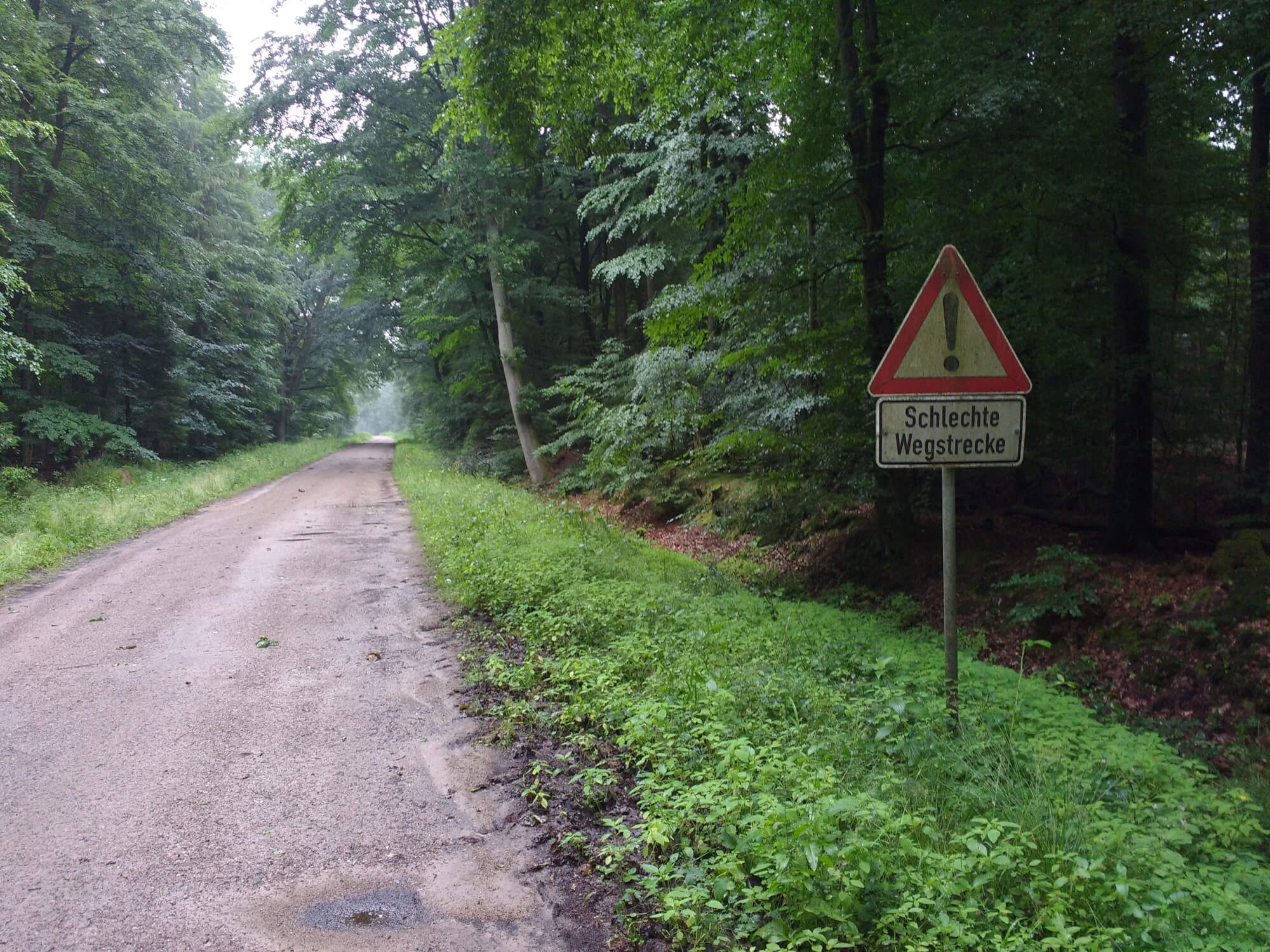 Achtung Schlechte Wegstrecke