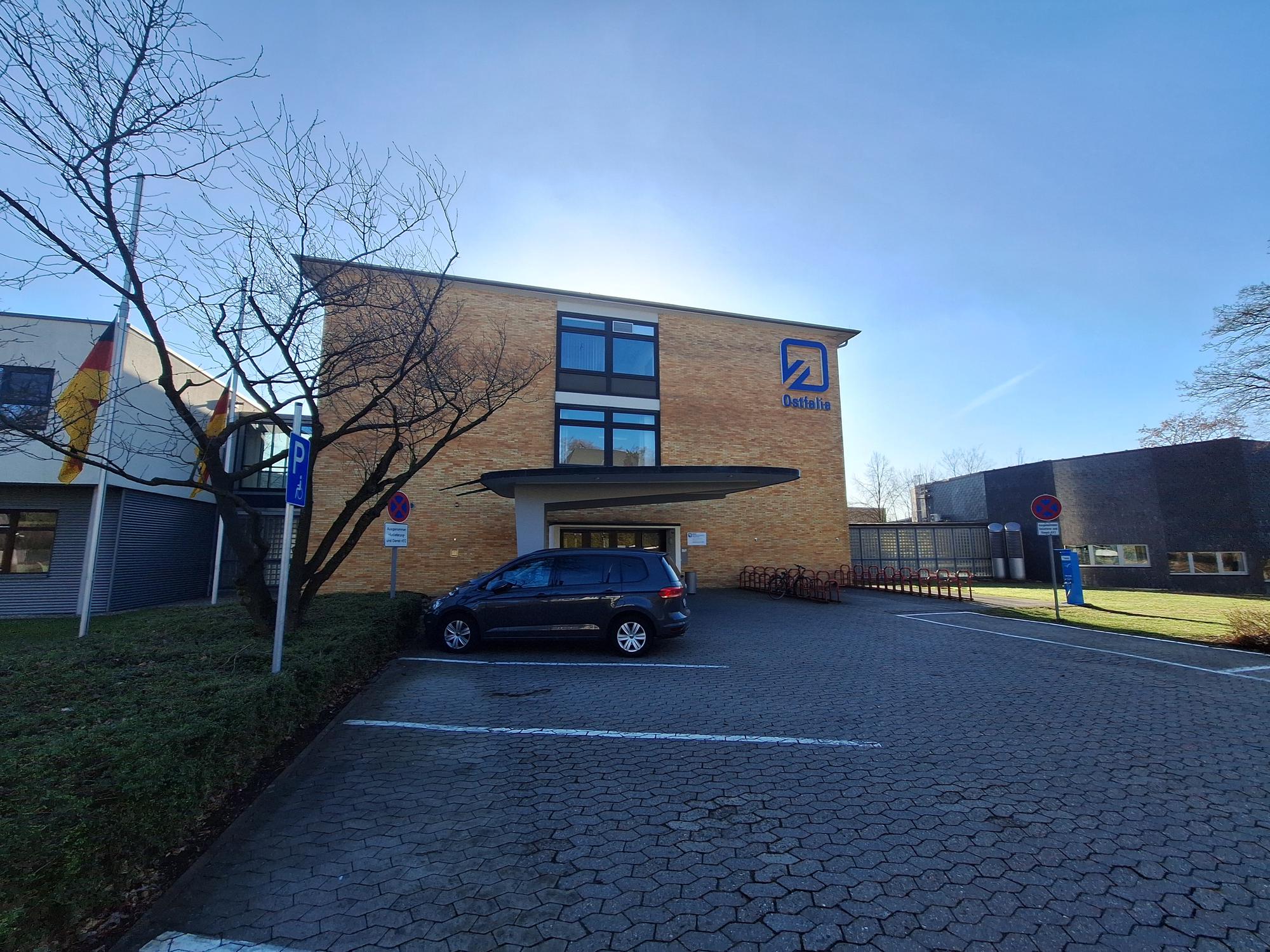 The main building of the Ostfalia University of Applied Sciences